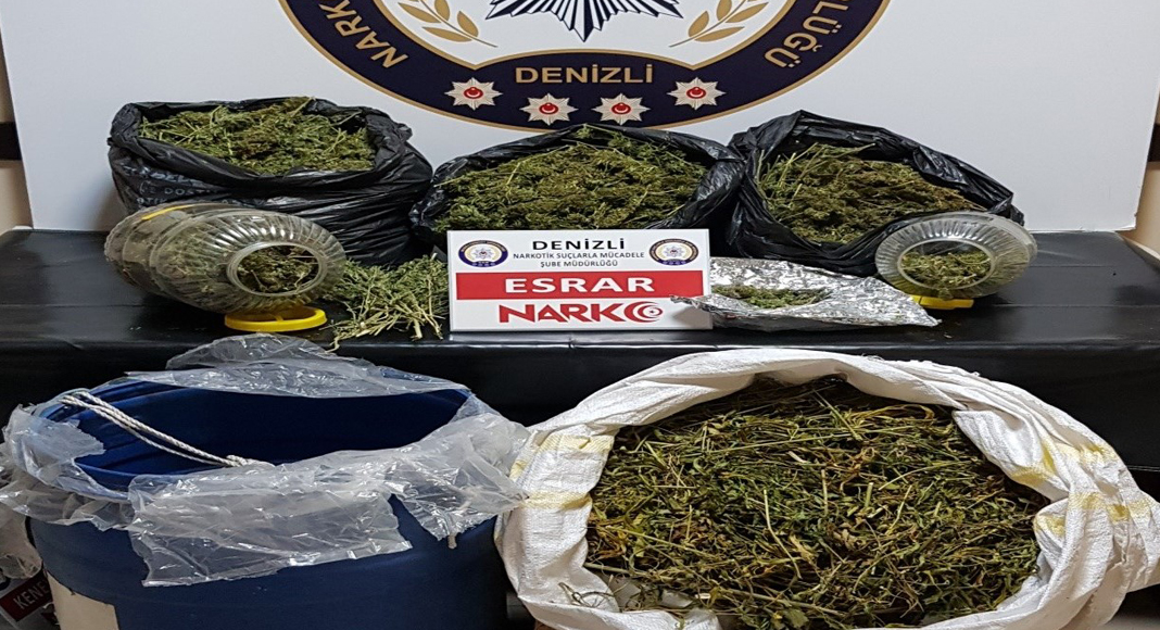 ÇAL’DA UYUŞTURUCU BASKINI