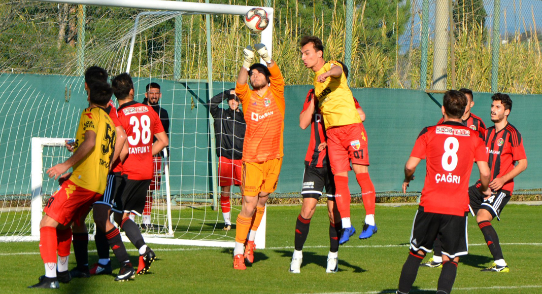 KIZILCABÖLÜKSPOR, NAZİLLİ İLE OYNUYOR