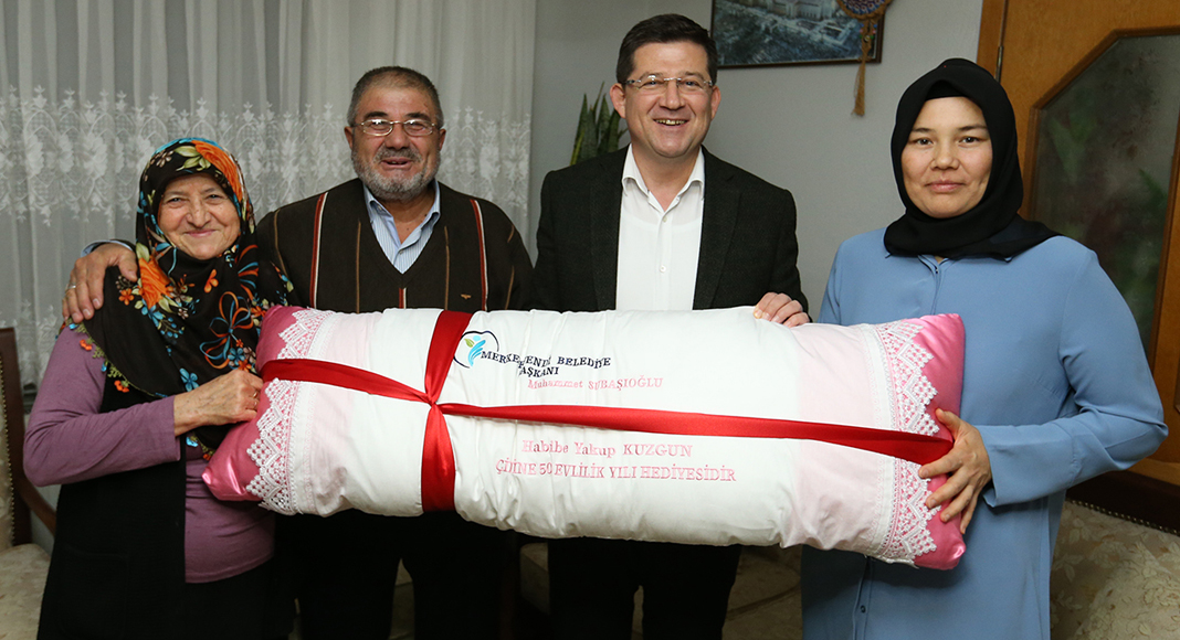 50 YIL AYNI YASTIĞA BAŞ KOYDULAR