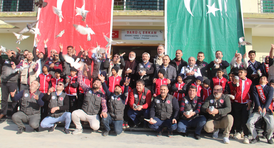 PAKİSTAN’DA YETİME EL UZATTILAR