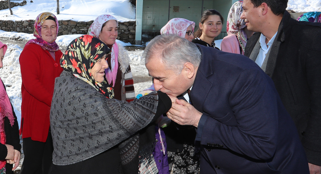 ZOLAN, BULDANLILAR İLE KUCAKLAŞTI