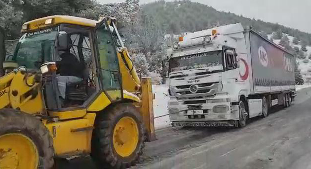 ÇAL’DA EKİPLER 24 SAAT ALARMDA