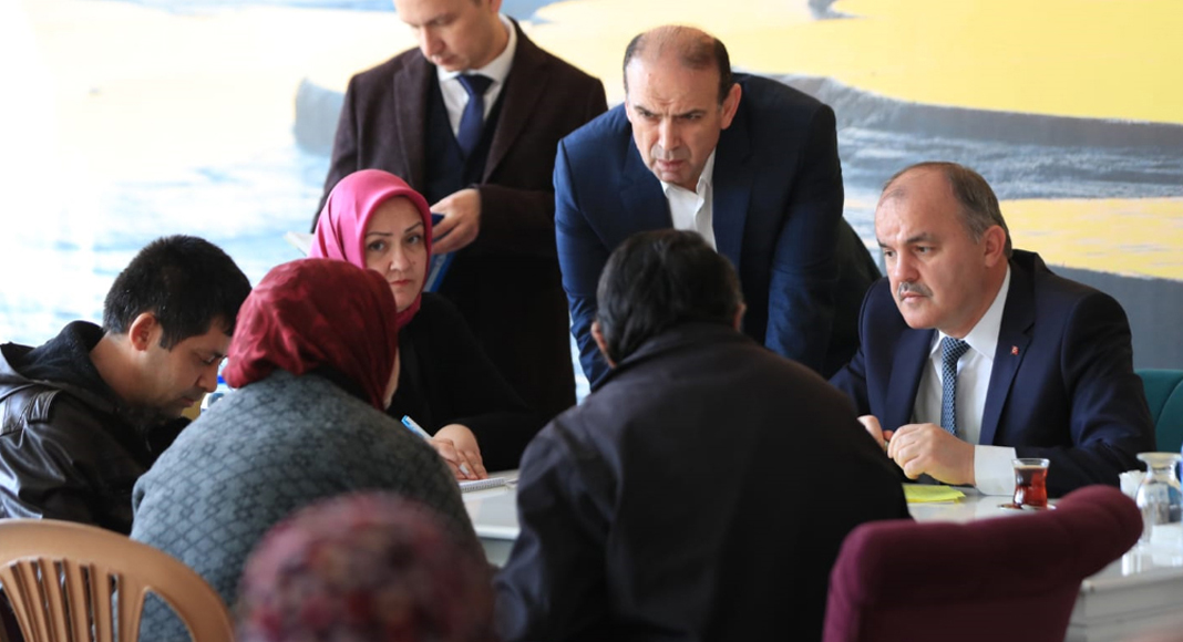 DERTLERİNE DERMAN OLMAYA ÇALIŞIYOR