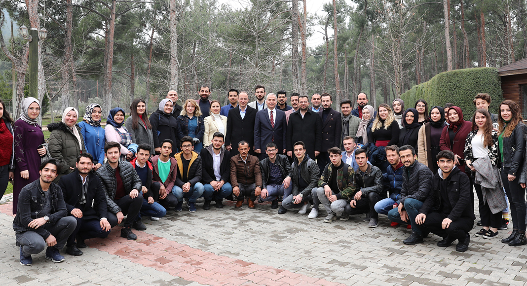 “MESELE MİLLETE HİZMET ETMEKTİR”