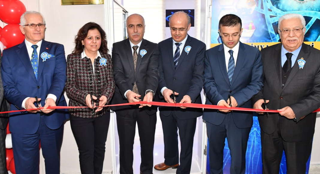 HAYIRSEVERDEN OKULA LABORATUVAR