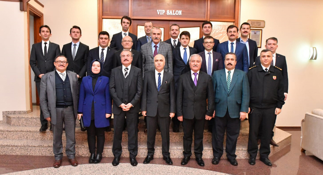 ﻿VALİ YARDIMCILARINA VEDA YEMEĞİ