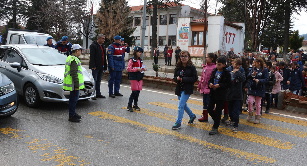 ÇAL’DA “YAYA GÜVENLİĞİ” SEFERBERLİĞİ