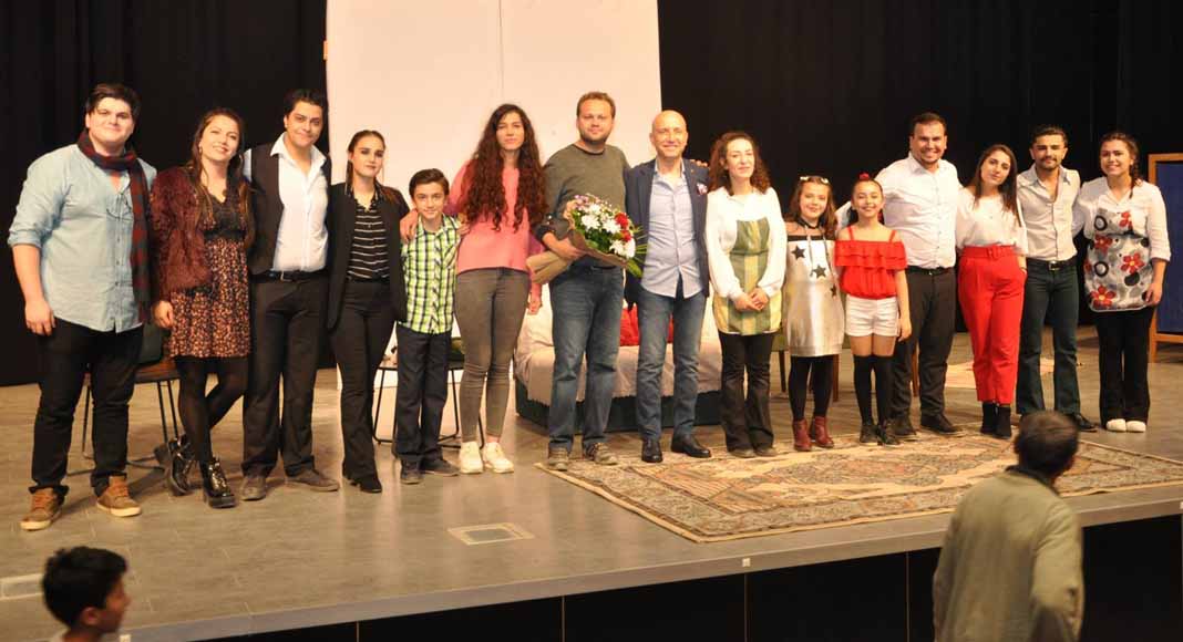 SARAYKÖY’ÜN GENÇLERİYLE ÖĞRENCİLER TİYATRO OYUNUNDA BİRARAYA GELDİ