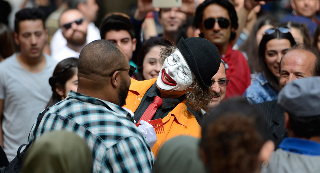 DENİZLİ TİYATROYA DOYACAK