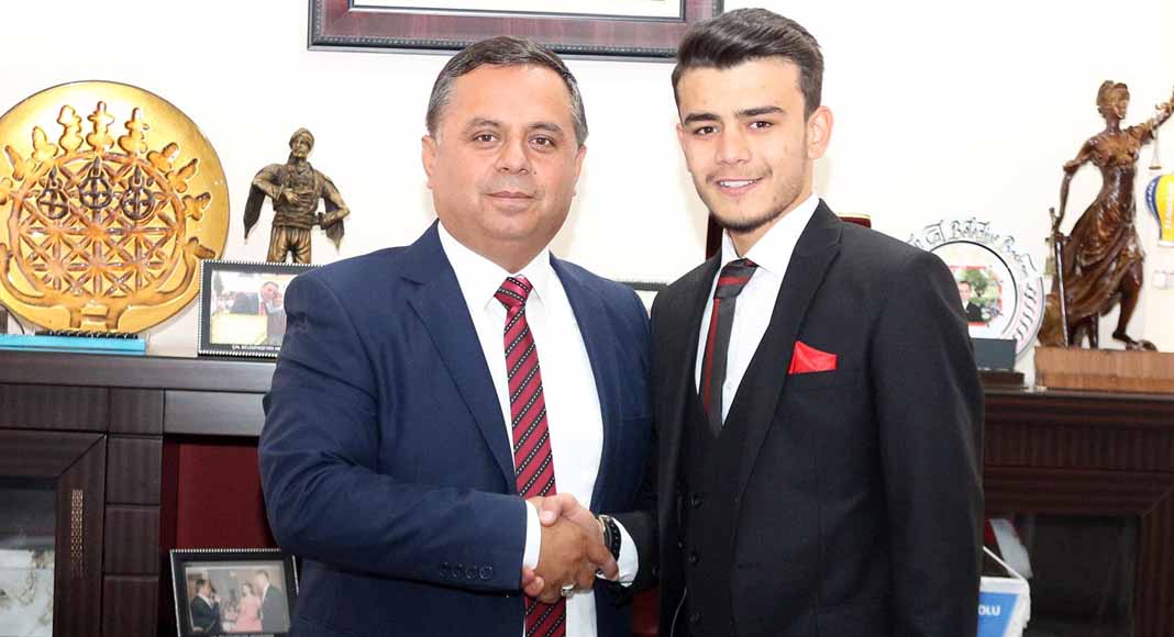 ÇAL’DA BAŞKANLIĞI İŞARET ETTİ!