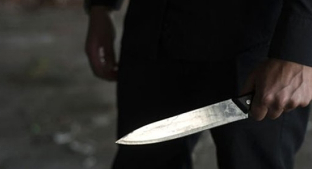 EŞİNİN BOĞAZINI KESTİ