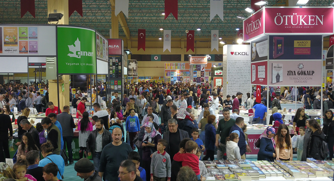 KİTAP FUARI’NA REKOR KATILIM