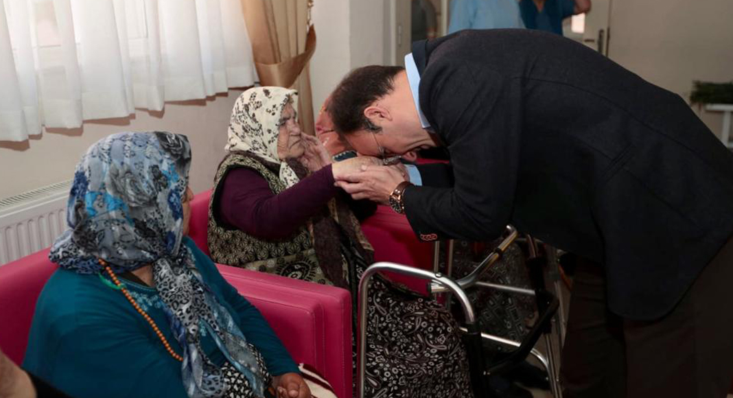 BAŞKAN ÖRKİ ANNELERİ UNUTMADI