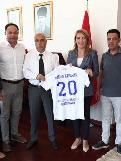 VALİ KARAHAN’A DENİZLİ BASKET FORMASI