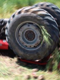 EMİRHAN BEBEK TRAKTÖRÜN ALTINDA CAN VERDİ