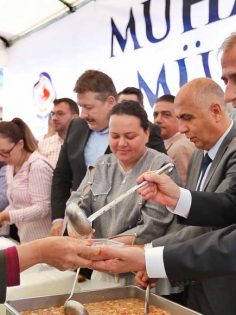 BİNLER AŞURE HAYRI’NDA BULUŞTU