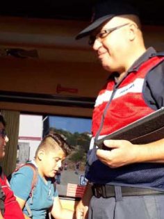 JANDARMA’DAN SERVİS ARACI VE ASAYİŞ DENETİMİ