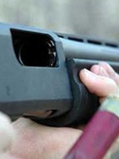 ALKOL YÜZÜNDEN KARDEŞİNİ VURDU