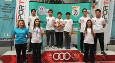 DENİZLİLİ ATICILAR MADALYA KÜRSÜSÜNDE