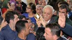 NİHAT HATİPOĞLU’NA YOĞUN İLGİ