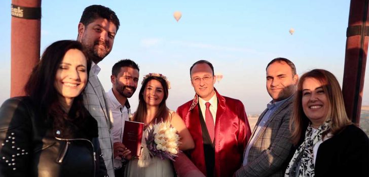 BALONDA DÜNYA EVİNE GİRDİLER