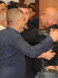 DENİZLİSPOR’DA TOPLANTIYA SİLAHLI BASKIN
