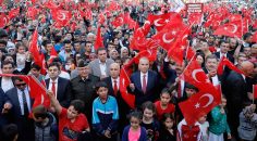 ONBİNLER CUMHURİYET YÜRÜYÜŞÜNDE BULUŞTU