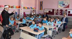 ÖĞRENCİLERE DEPREM DERSİ