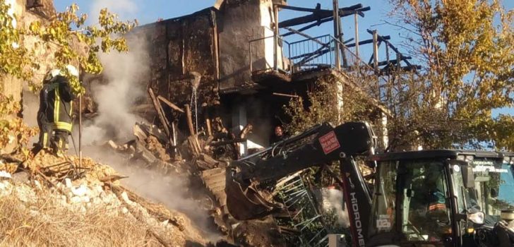 90 YAŞINDAKİ ADAM YANARAK ÖLDÜ