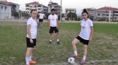 KADIN PERSONELLER SAHADA FIRTINA GİBİ