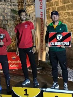 PARKURLARIN ÇAL GARASI, KÜRSÜDEN İNMİYOR