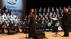 BÜYÜK ÖNDER SEVDİĞİ ŞARKILARLA ANILDI