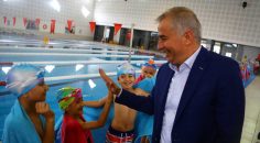 DENİZLİLİLER KAPALI HAVUZLARA AKIN ETTİ