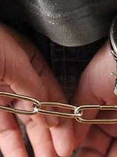 MAHKUM ELLERİ KELEPÇELİ FİRAR ETTİ