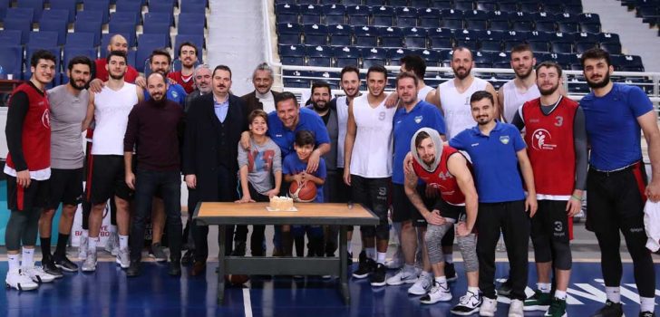 ATEŞDAĞLI’YA SÜRPRİZ DOĞUM GÜNÜ