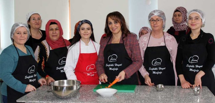 DENİZLİ’DE İLK DEFA SAĞLIKLI BESLENME KURSU