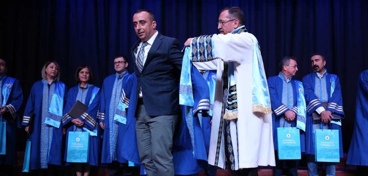 ÖĞRETİM ÜYELERİ CÜBBELERİNİ GİYDİ