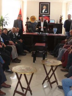 ÇAL’DA DEMOKRASİ RÜZGARI ESİYOR