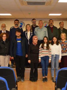 ÖĞRETMENLİK MESLEĞİ MASAYA YATIRILDI