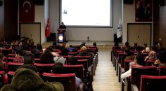 BAŞARILI REKLAMCI ÖĞRENCİLERLE BULUŞTU