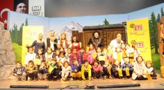 MİNİKLER BARO’DA TİYATRO İZLEDİ