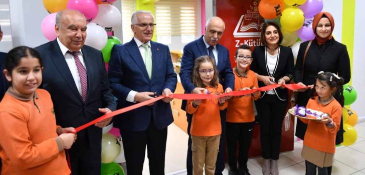 Z-KÜTÜPHANE’Yİ VALİ KARAHAN AÇTI