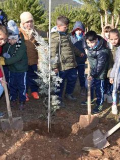 ‘TOPRAK DEDE’YE 100 FİDANLA VEDA