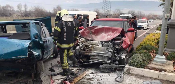 DENİZLİ’DE ZİNCİRLEME KAZA: 2 YARALI