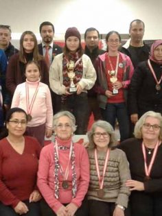 SATRANÇ’TA KADINLAR YARIŞTI