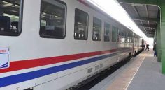 EĞLENMEK İÇİN TRENE KAÇAK BİNEN ÇOCUKLARI POLİS YAKALADI