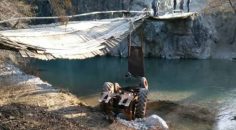 KÖPRÜ ÇÖKTÜ TRAKTÖR ÇAYA DÜŞTÜ