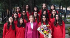 BAŞKAN DOĞAN KADIN VOLEYBOLCULARI UĞURLADI