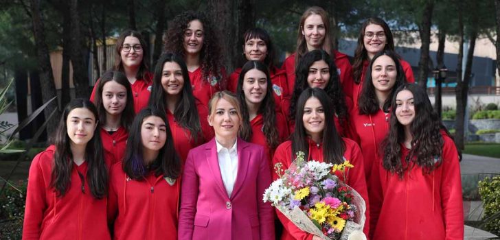 BAŞKAN DOĞAN KADIN VOLEYBOLCULARI UĞURLADI