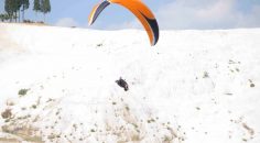 YAMAÇ PARAŞÜTÜYLE TRAVERTENLERE DÜŞTÜ